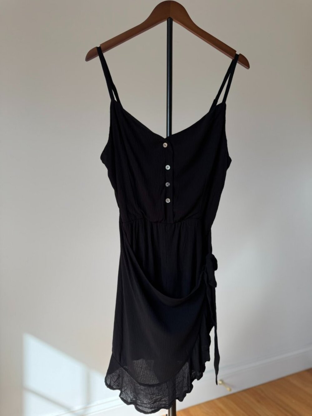NWT LILY ROSE BLACK BUTTON-FRONT SMOCKED BACK TIE OVERLAY ROMPER (SIZE XL)